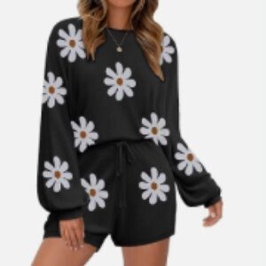 Elegant Black Floral Women's Sweatshirt